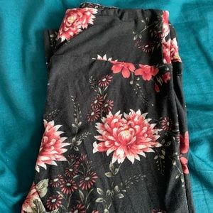 Never wore is os lularoe leggings
